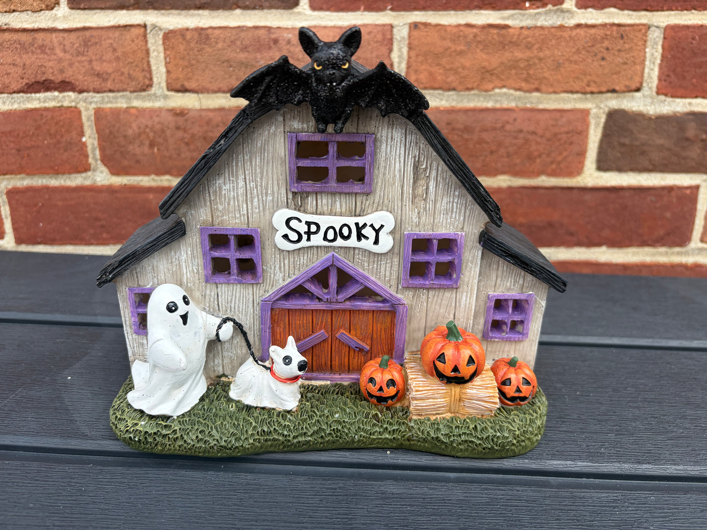Spooky Halloween Barn~ Lights up!
